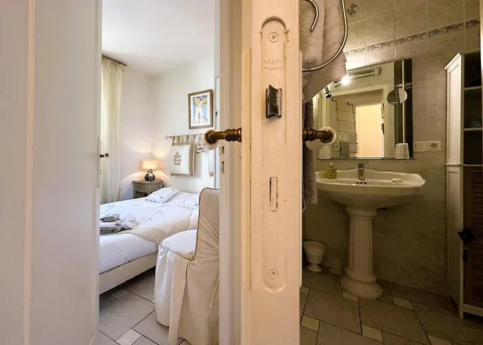 Provencal Charm, Croisette & Palais Steps Away Daire Cannes