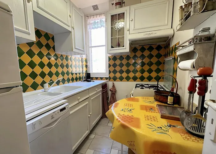 Provencal Charm, Croisette & Palais Steps Away Daire